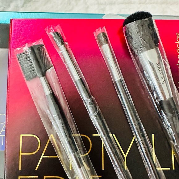 Mary Kay Makeup Brushes - Picture 2 of 4